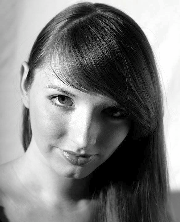 Caroline Headshot.png